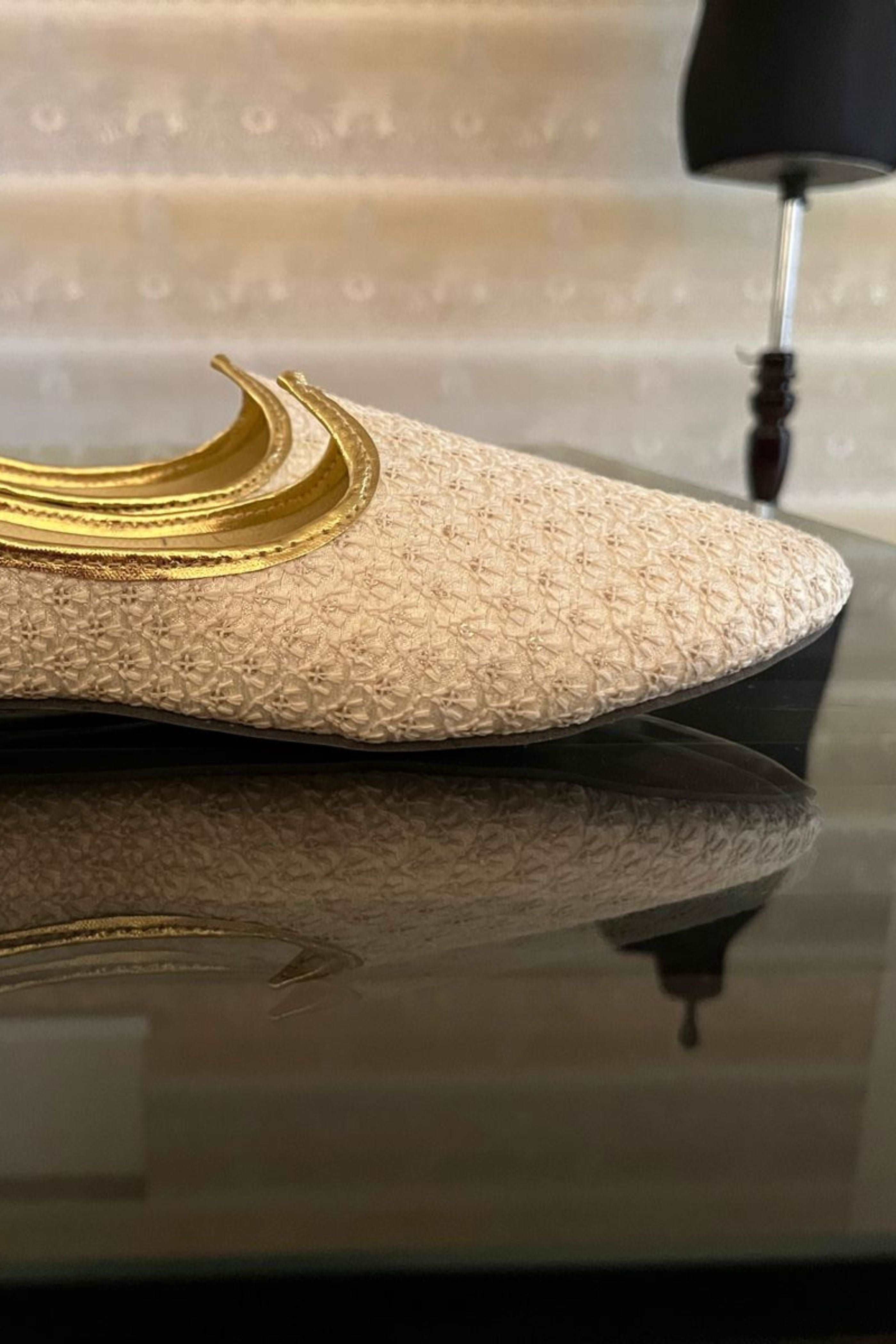 White Chikankari Thread Work Punjabi Jutti For Men's Gold Traditional Handmade Wedding Bridal Shoes Ethnic Mojari Flat Khussa Jooti | Mojari Stylish Juttis