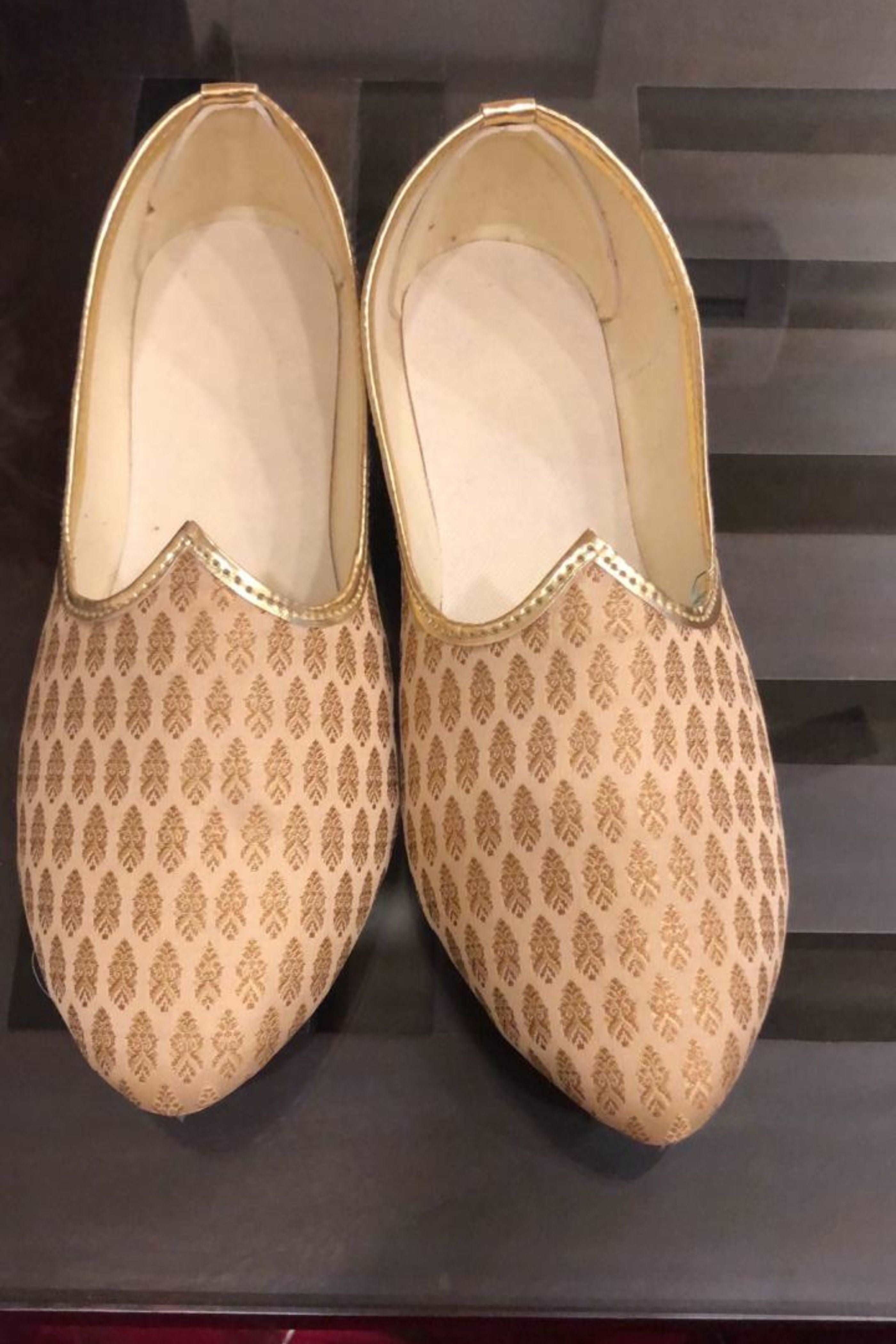 Punjabi Jutti For Men's Gold Traditional Handmade Wedding Bridal Shoes Ethnic Mojari Flat Khussa Jooti | Mojari Stylish Juttis | Silk Weaving Brocade