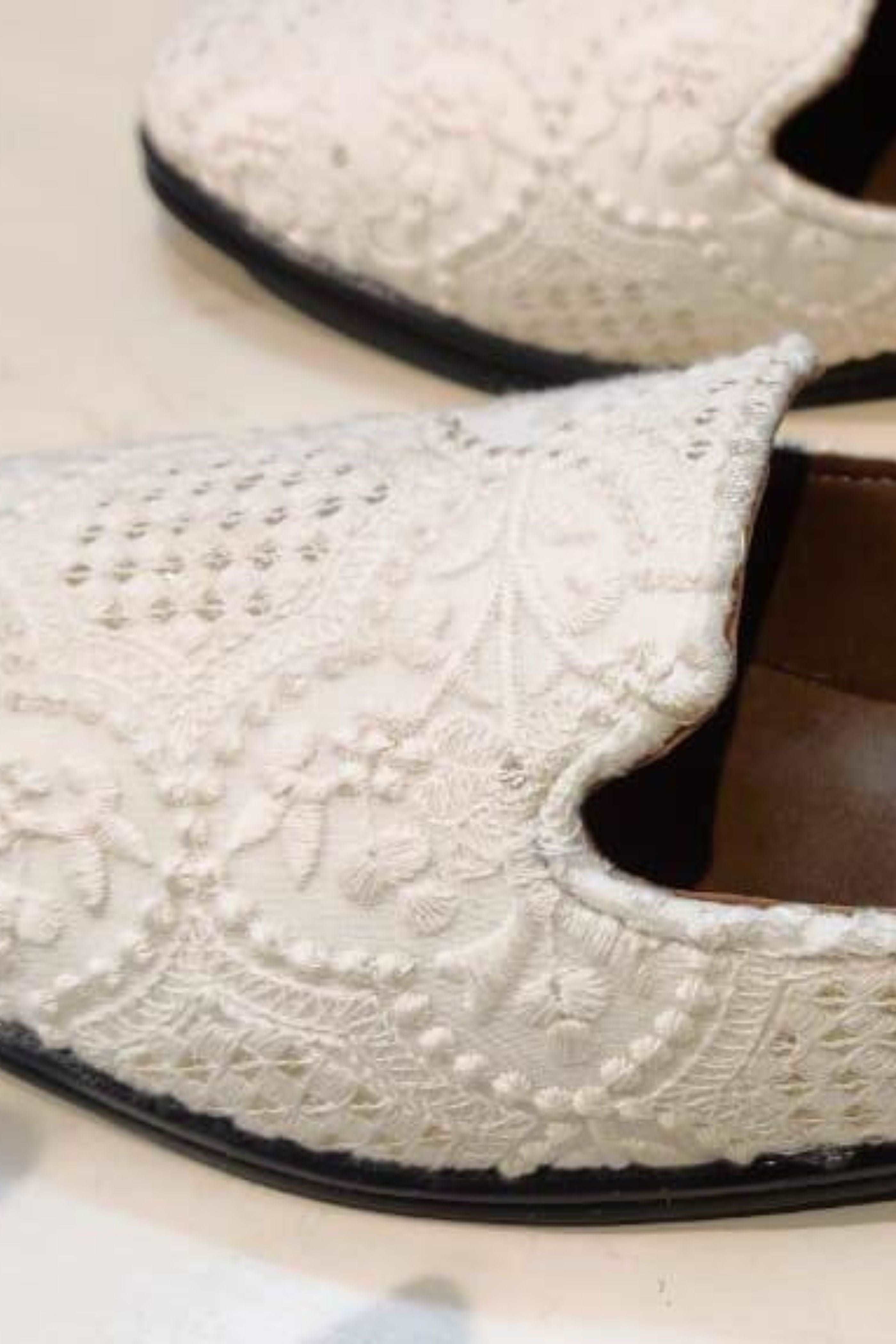 Mens White Ethnic Embroidery Jutties Loafer  And Mojari For Wedding Party Occasion Fashion Outdoor Indoor Lightweight Shoes