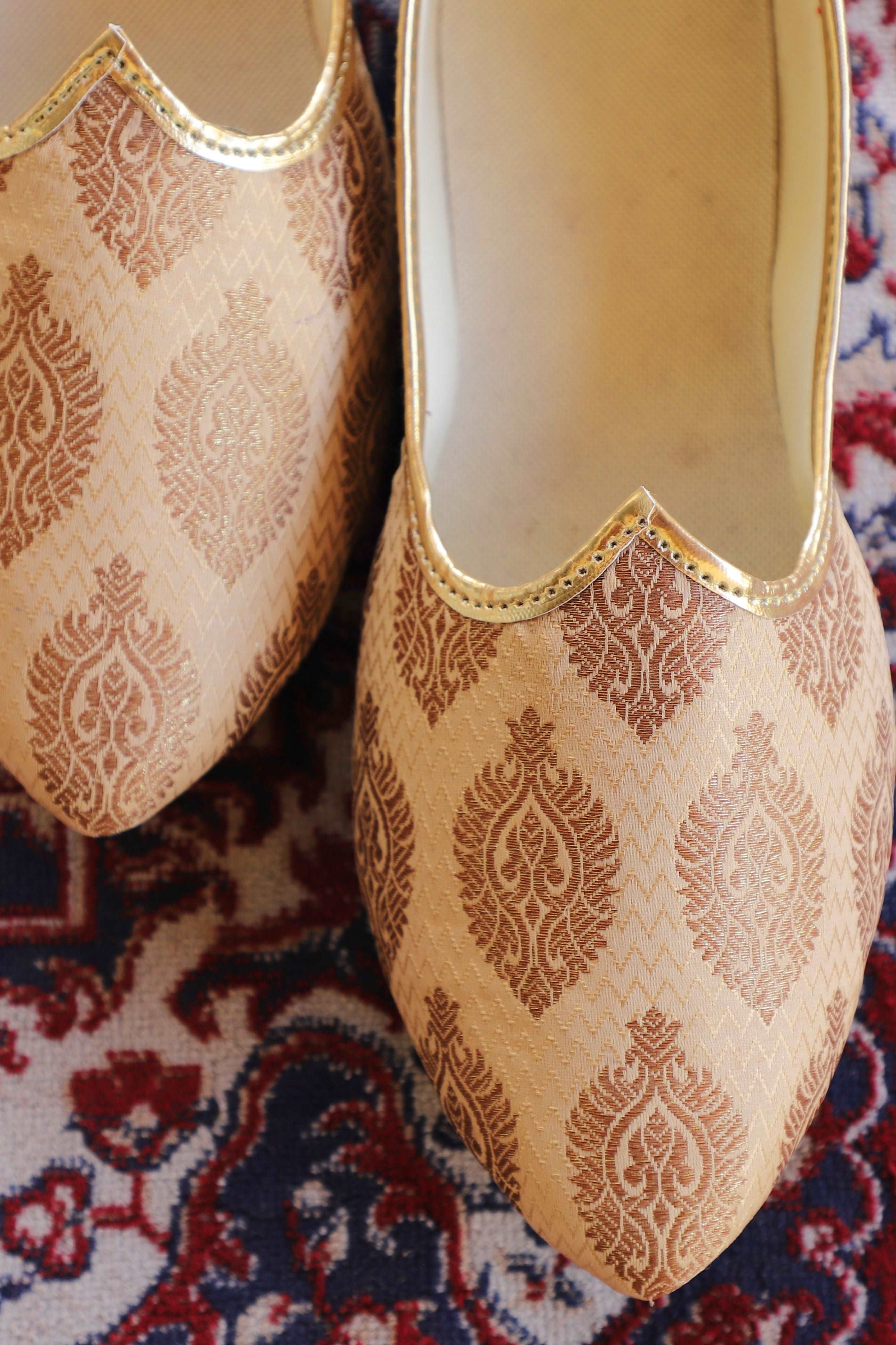Punjabi Jutti For Men's Gold Traditional Handmade Wedding Bridal Shoes Ethnic Mojari Flat Khussa Jooti | Mojari Stylish Juttis | Silk Weaving Brocade