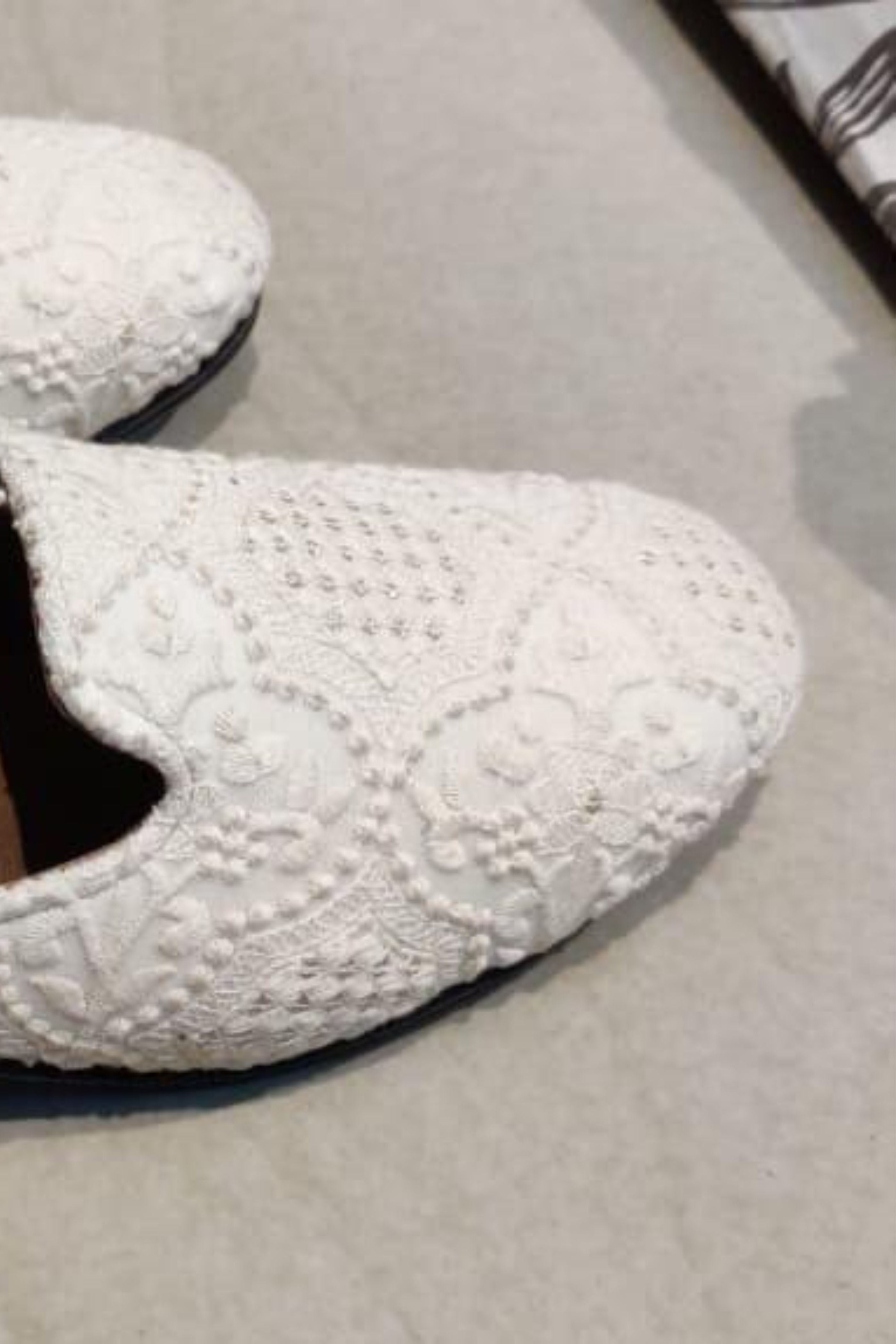 Mens White Ethnic Embroidery Jutties Loafer  And Mojari For Wedding Party Occasion Fashion Outdoor Indoor Lightweight Shoes