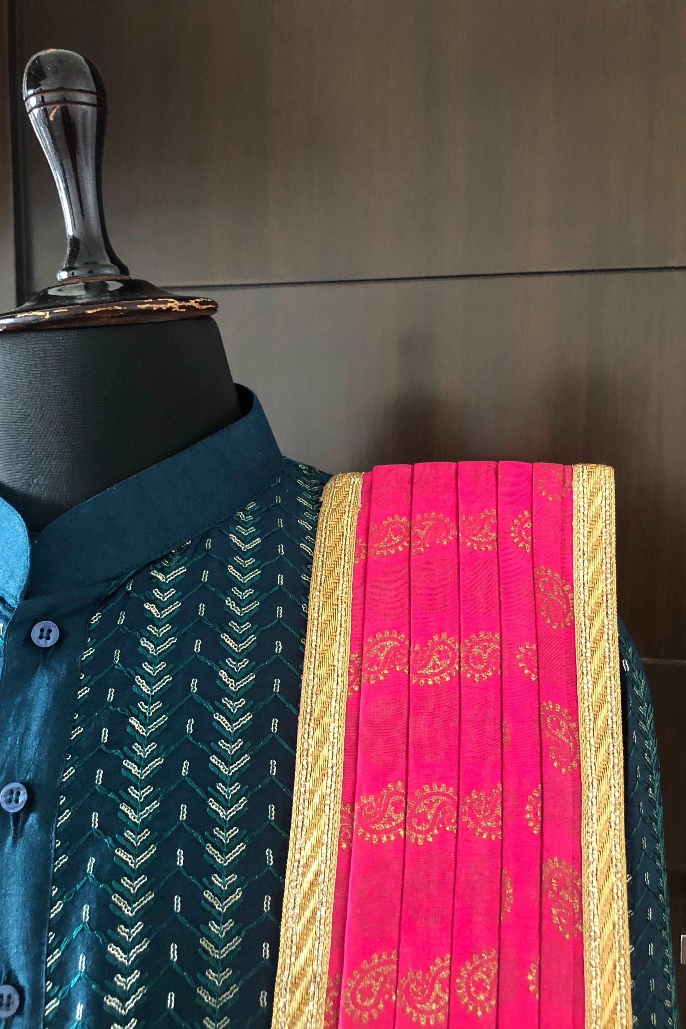 Pink Pleated Zari Golden Print Stole