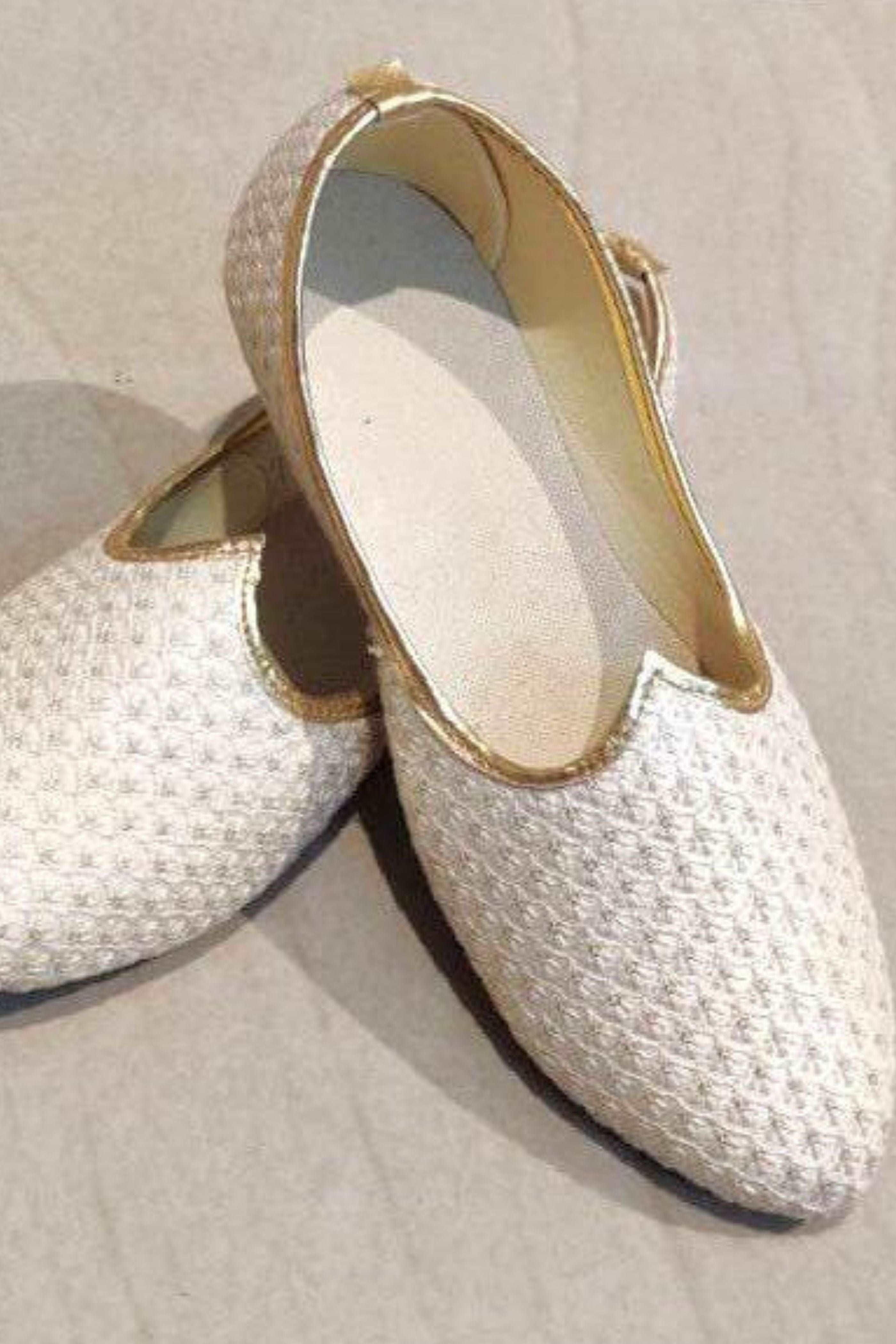 White Chikankari Thread Work Punjabi Jutti For Men's Gold Traditional Handmade Wedding Bridal Shoes Ethnic Mojari Flat Khussa Jooti | Mojari Stylish Juttis