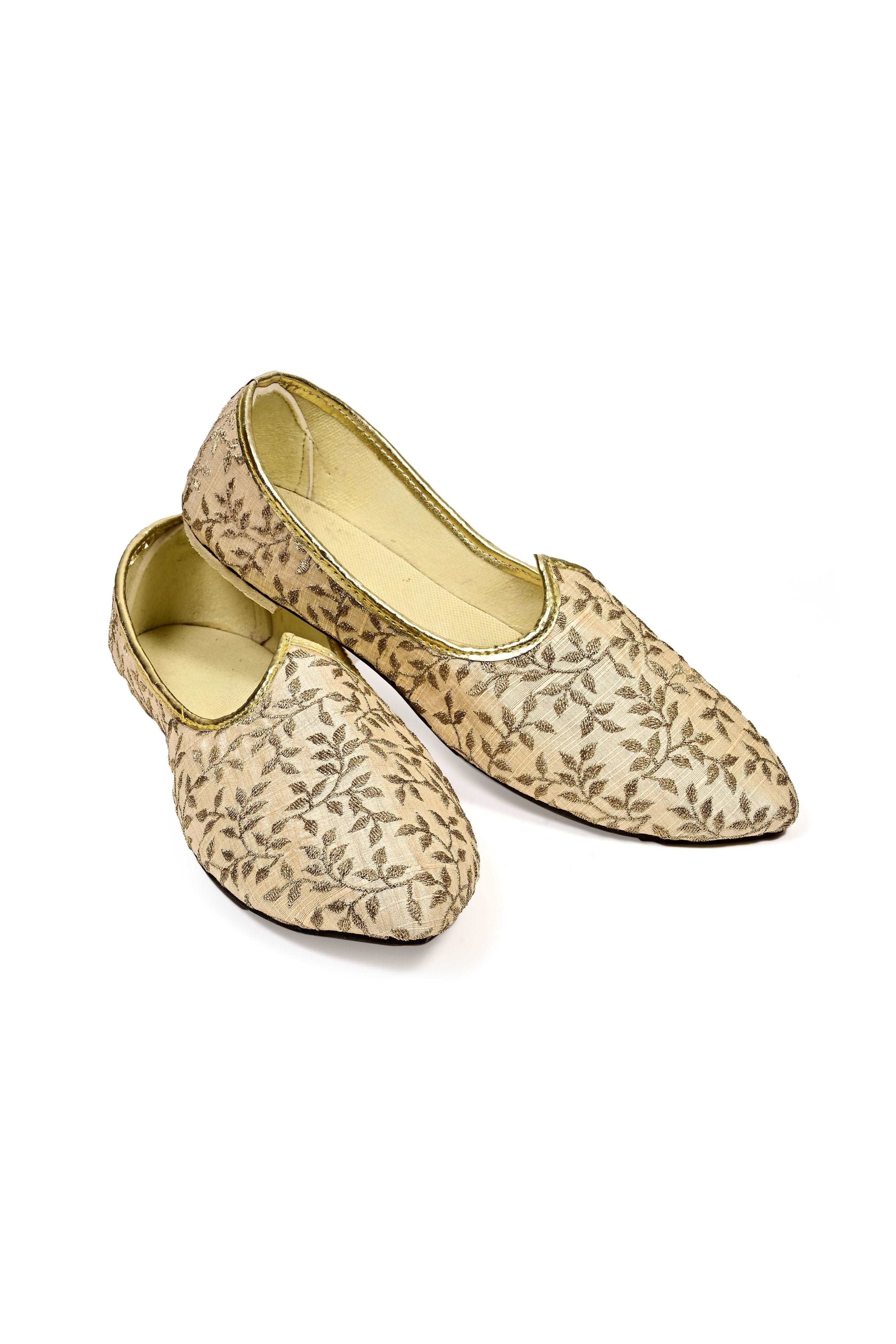 Punjabi Jutti For Men's Gold Traditional Handmade Wedding Bridal Shoes Ethnic Mojari Flat Khussa Jooti | Mojari Stylish Juttis | White Colour With Golden Motif