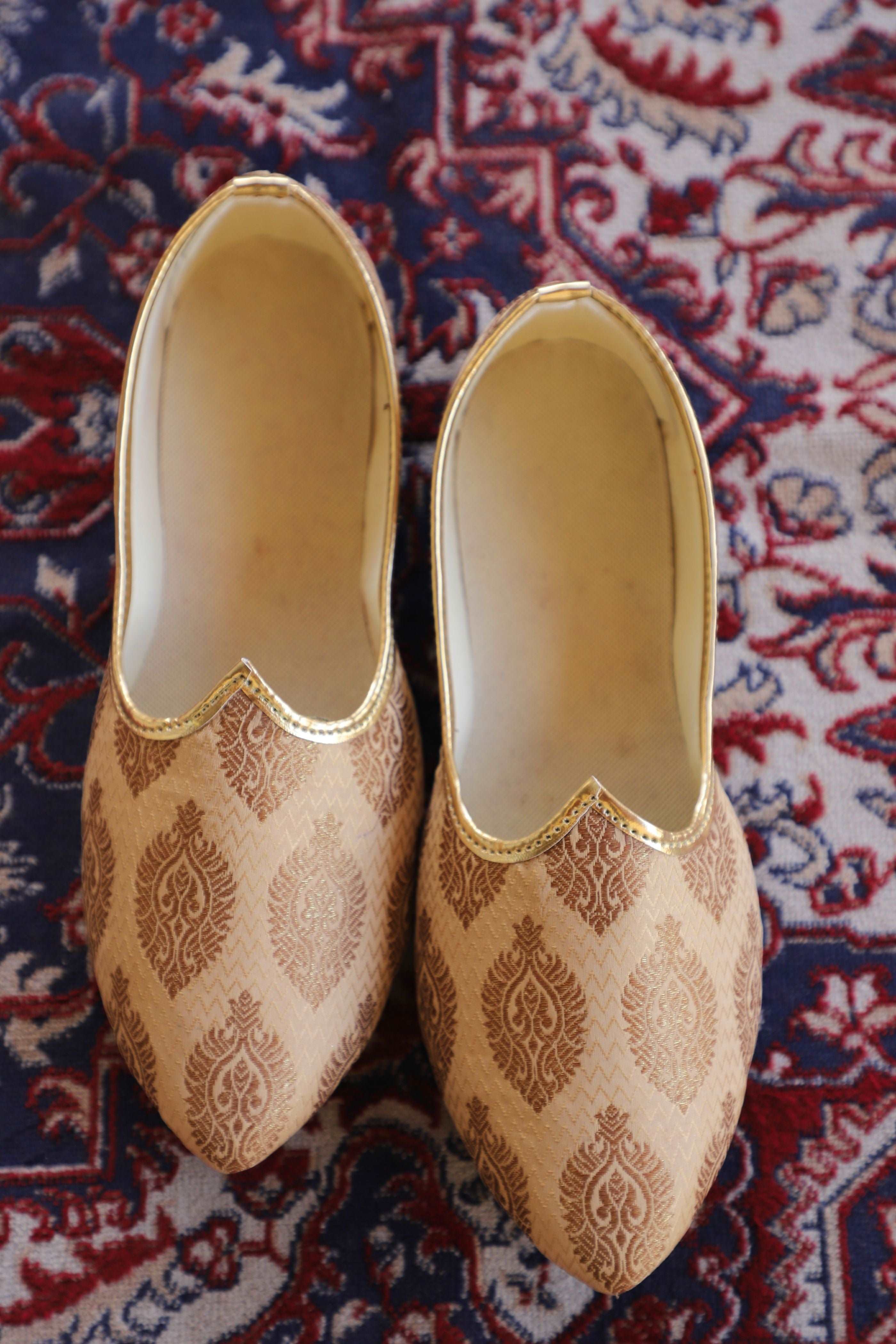 Punjabi Jutti For Men's Gold Traditional Handmade Wedding Bridal Shoes Ethnic Mojari Flat Khussa Jooti | Mojari Stylish Juttis | Silk Weaving Brocade