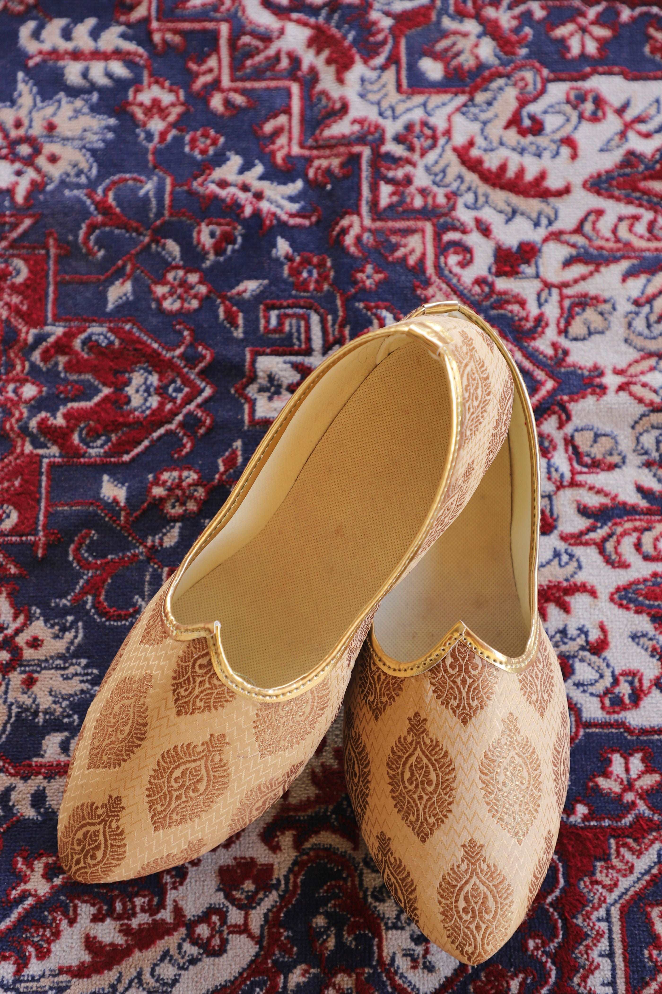 Punjabi Jutti For Men's Gold Traditional Handmade Wedding Bridal Shoes Ethnic Mojari Flat Khussa Jooti | Mojari Stylish Juttis | Silk Weaving Brocade