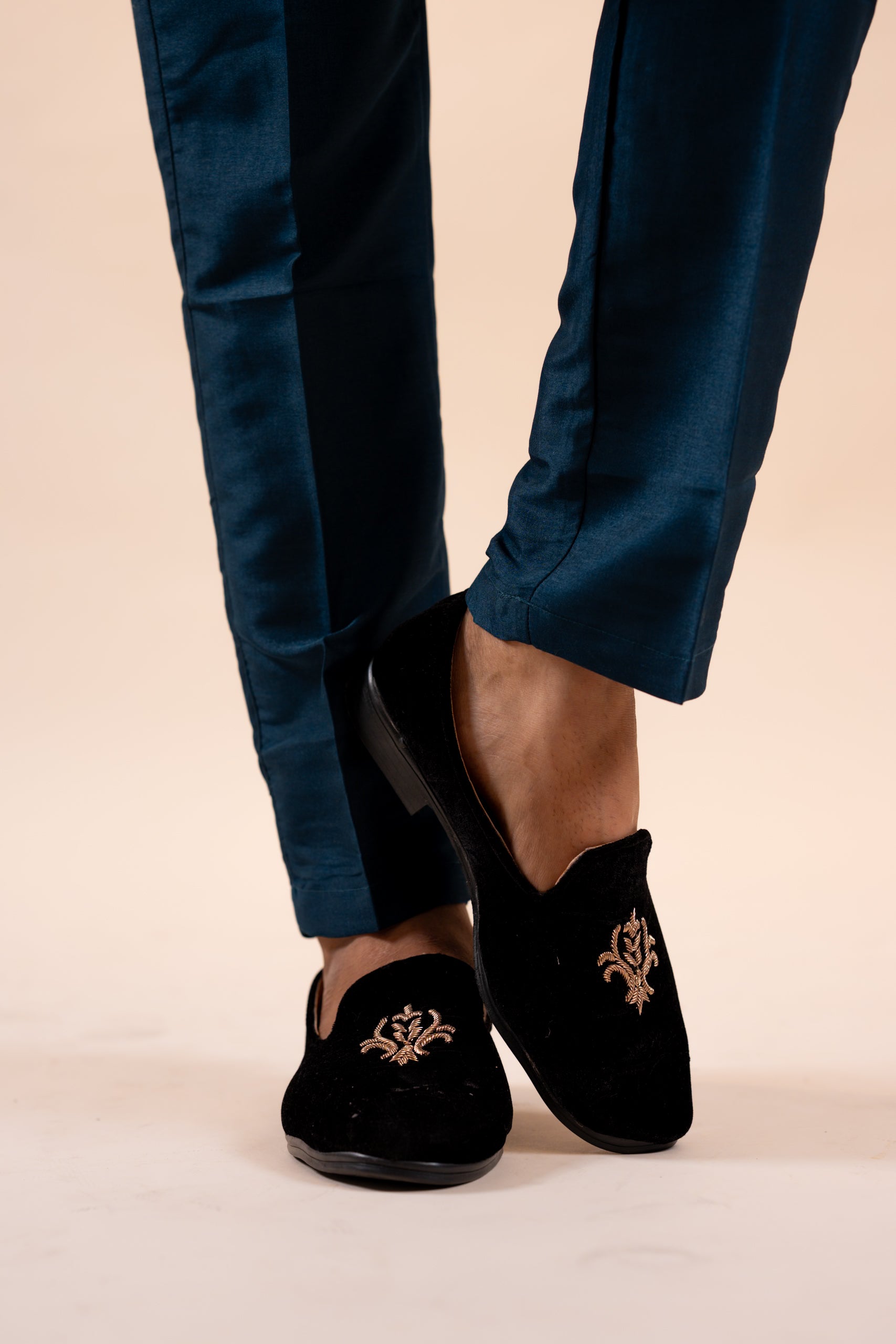 Punjabi Jutti For Men's Gold Traditional Handmade Wedding Bridal Shoes Ethnic Mojari Flat Khussa Jooti | Mojari Stylish Juttis | Silk Weaving Brocade