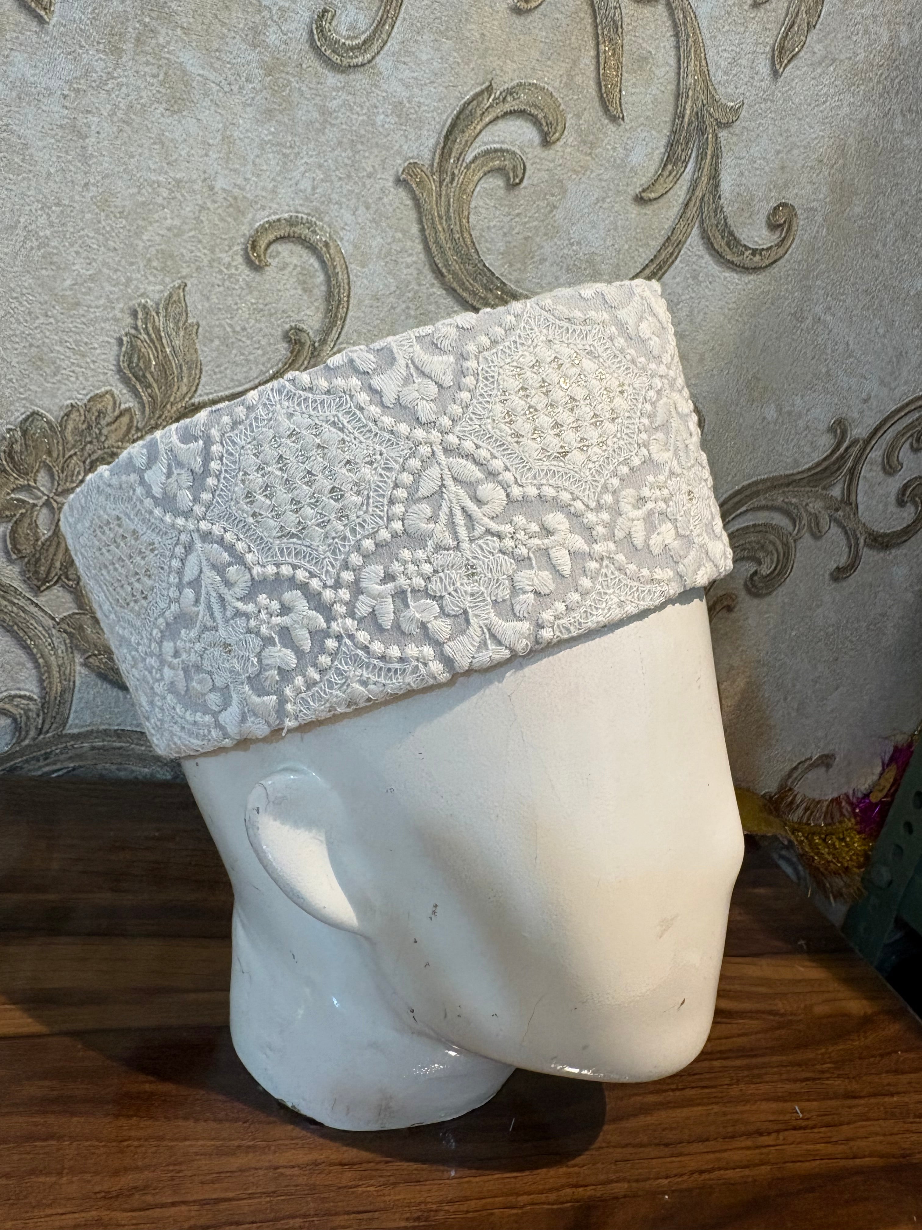 Premium White Peshawari / Rampuri Topi (Kufi Cap) – Chikankari Weaving Silk Muslim Prayer Hat for Namaz & Eid – Elegant Self Design – Sizes Up to 24 Inch