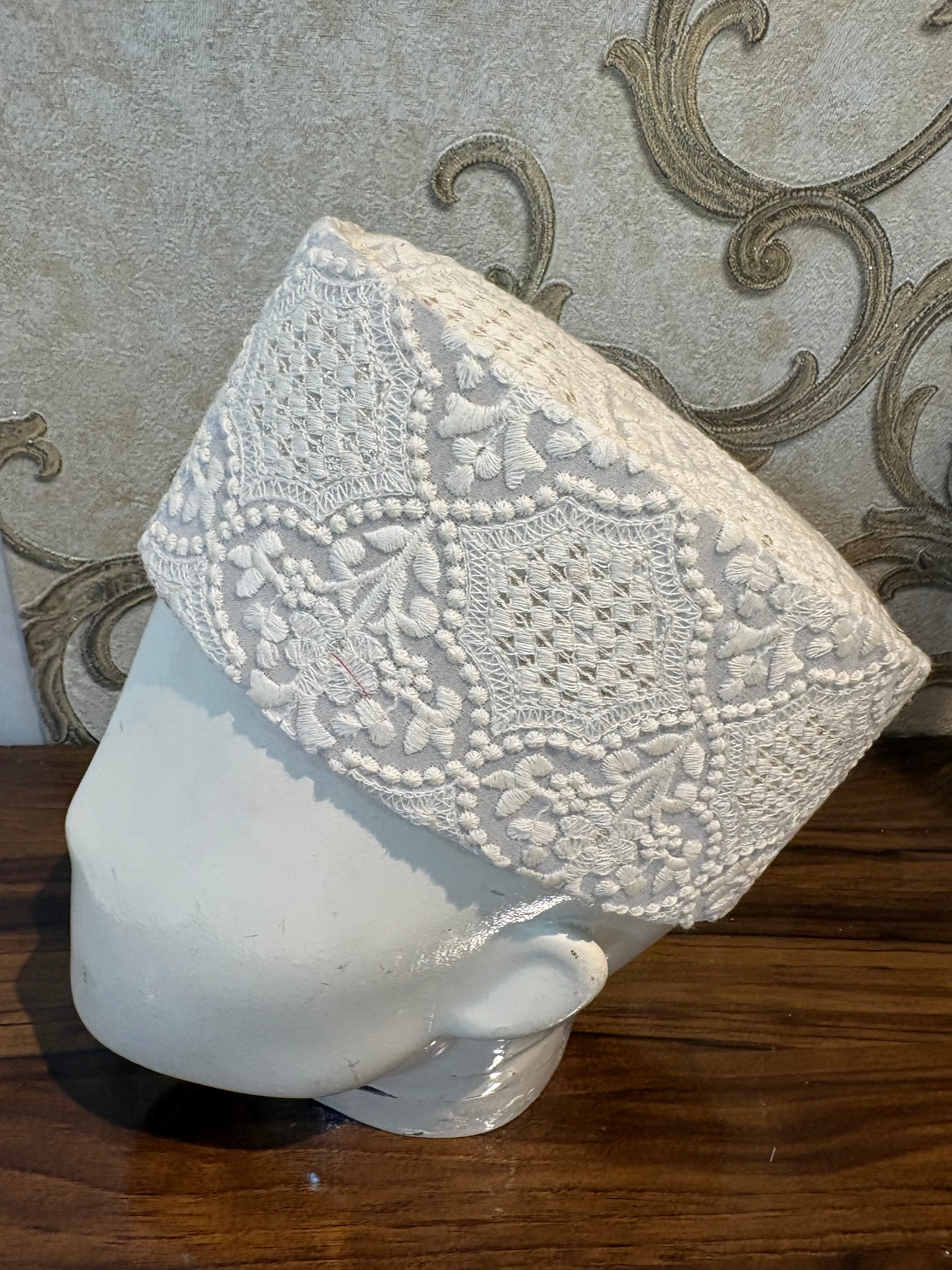 Premium White Peshawari / Rampuri Topi (Kufi Cap) – Chikankari Weaving Silk Muslim Prayer Hat for Namaz & Eid – Elegant Self Design – Sizes Up to 24 Inch