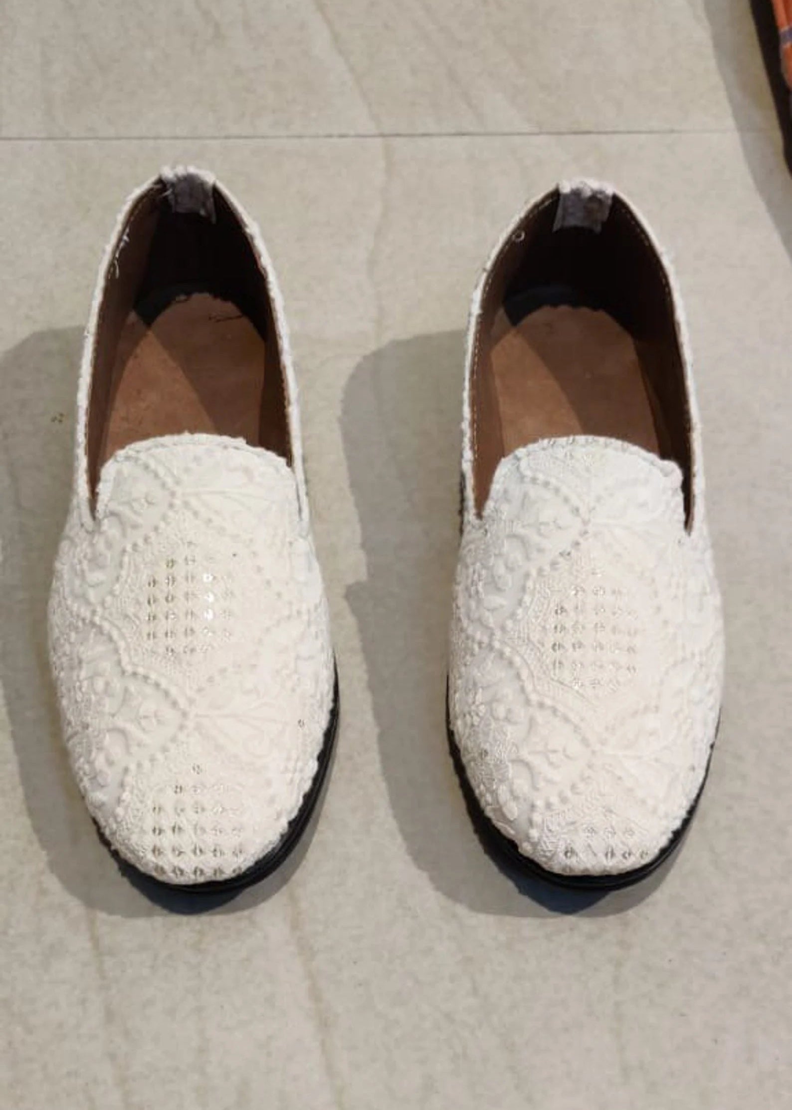 Mens White Ethnic Embroidery Jutties Loafer  And Mojari For Wedding Party Occasion Fashion Outdoor Indoor Lightweight Shoes