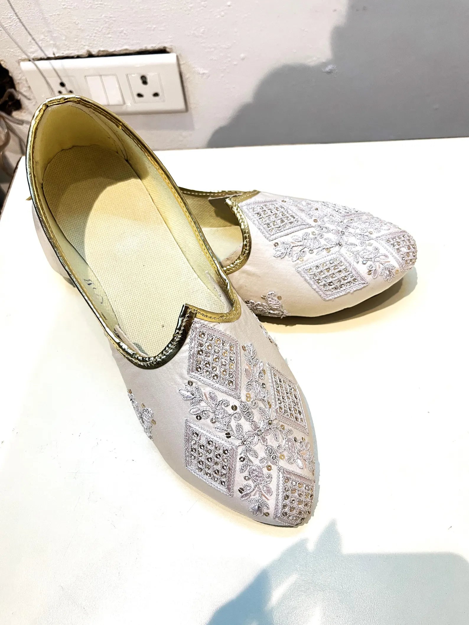 Punjabi Jutti For Men's Gold Traditional Handmade Wedding Bridal Shoes Ethnic Mojari Flat Khussa Jooti | Mojari Stylish Juttis | Silk Weaving Brocade